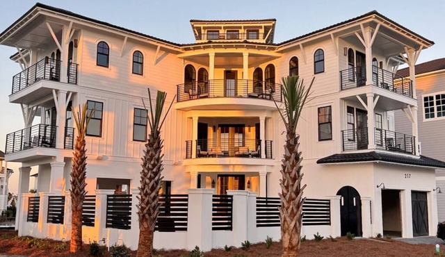 Casamigos: Stunning Sugar Sands home w/Private Pool, Sleeps 16, Pet-Friendly