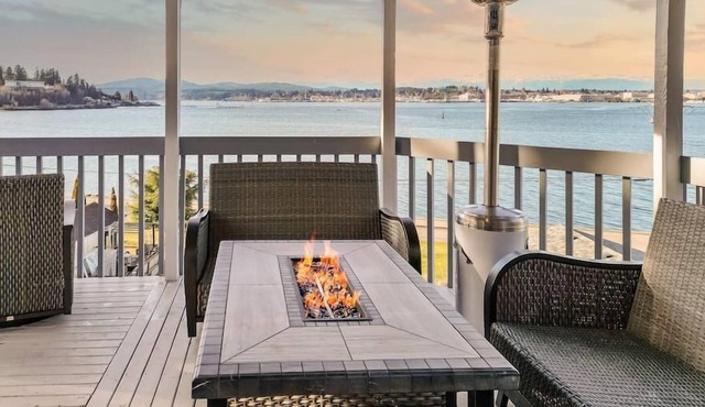 Casanora Views - Beachfront Home