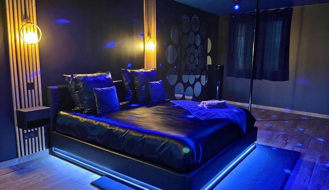 Casanova Suite : Private SPA and Escape Love Game