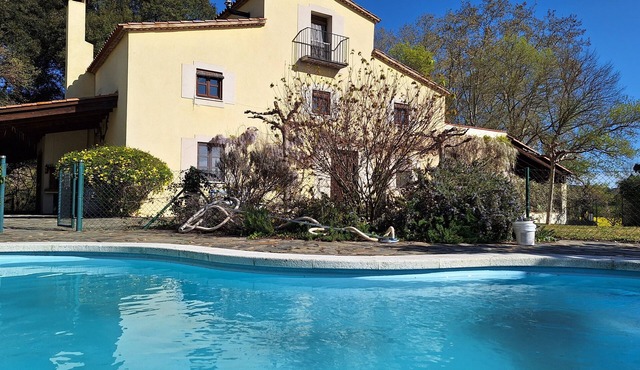 CasaNovaGirona; Rural House/Pool. Close Girona/Airport. 5 bedrooms, 4 bathrooms