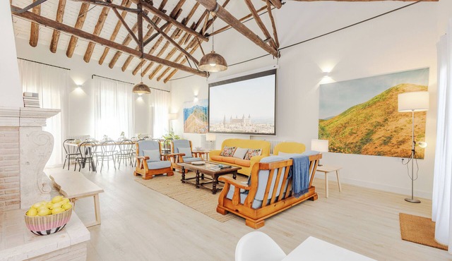 CasAntonia, only 35 km from Puy du Fu Toledo, ideal house for families.