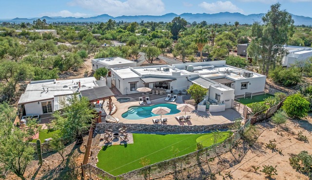 Casas Adobes Dream Property! Amenities galore!