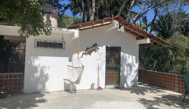 CASAS LAS PAROTAS 1-Room Studio Apartment with rooftop patio overlooking Bay