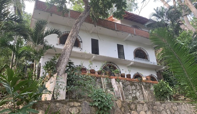 CASAS LAS PAROTAS - 3 BR, 2 Bath home, on hillside overlooking Yelapa Bay