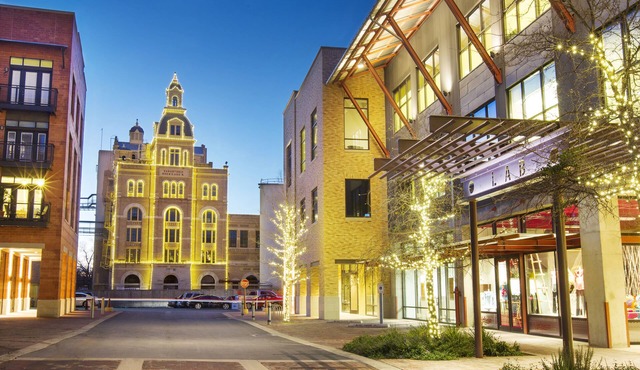 Casbah near the River Walk And Pearl Brewery - Hop N' A Skip To Downtown