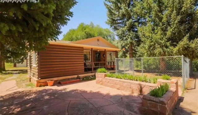 Cascade Cabin by the Creek