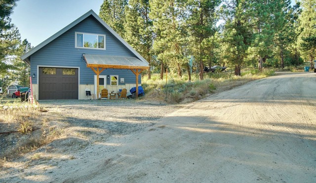 Cascade Cabin Hideaway w/Views, 1/2 Mi to Lake