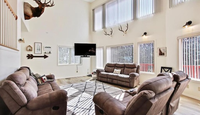 Cascade Cabin Mountain Getaway with Private Beach