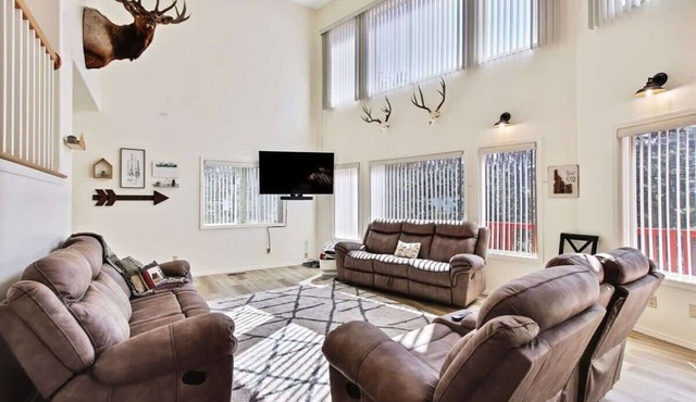 Cascade Cabin Mountain Getaway with Private Beach