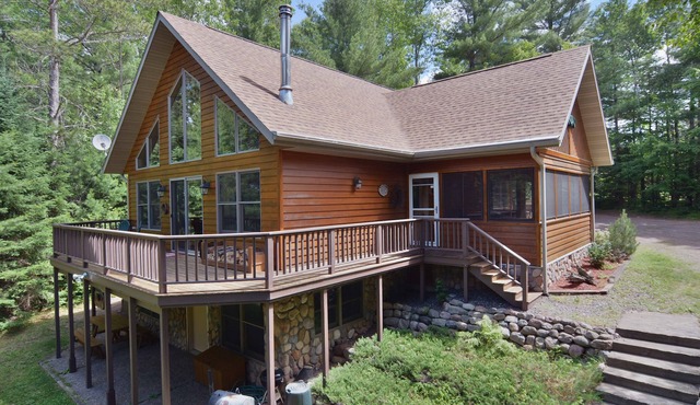 Cascade cabin on Clam Lake with cozy fireplace - Special Winter Rates