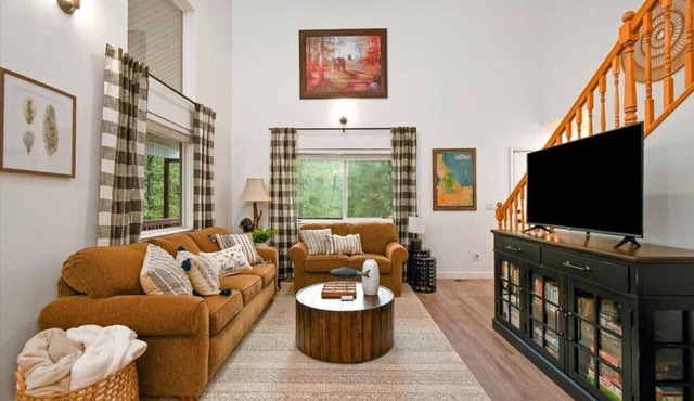 Cascade Cabin, Walk to the Lake, Amazing Deck!