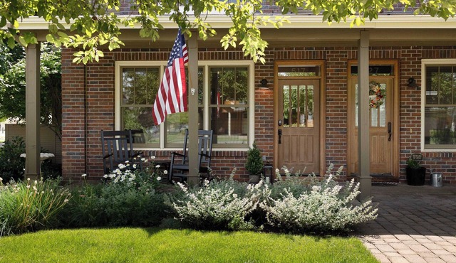 Cascade Cottage in Coveted Pine Meadow Village