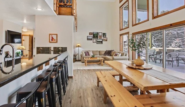 Cascade lake house - Year Round Fun SLEEPS 18