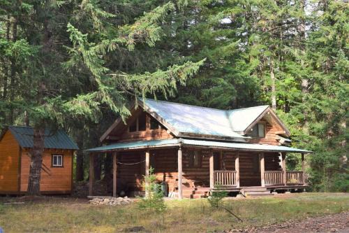 Cascade Log Cabin | Mt Rainier, WIFI, Log Cabin