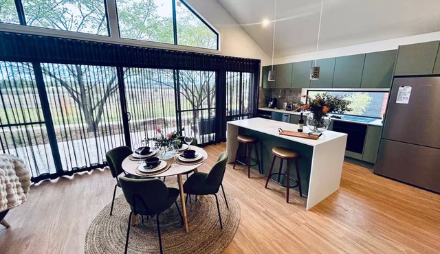 Cascade - Luxe 2-bedroom villa at Small Batch Brewery & Hop Farm on 40 acres