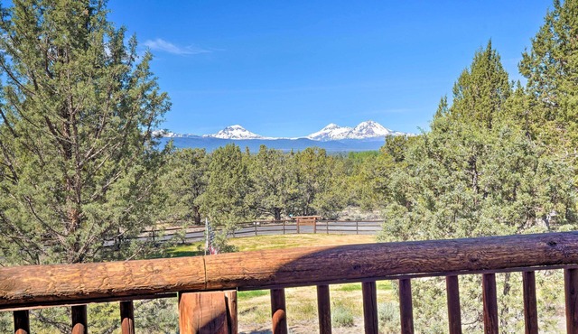 Cascade Mtn Views! Pet-Friendly Bend Log Cabin