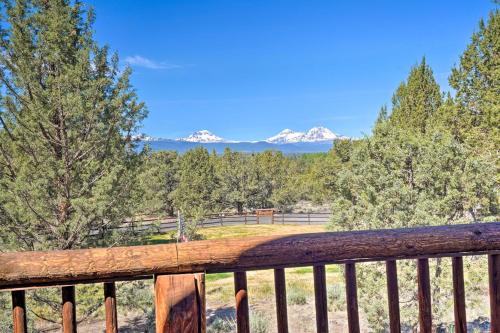 Cascade Mtn Views! Pet-Friendly Bend Log Cabin