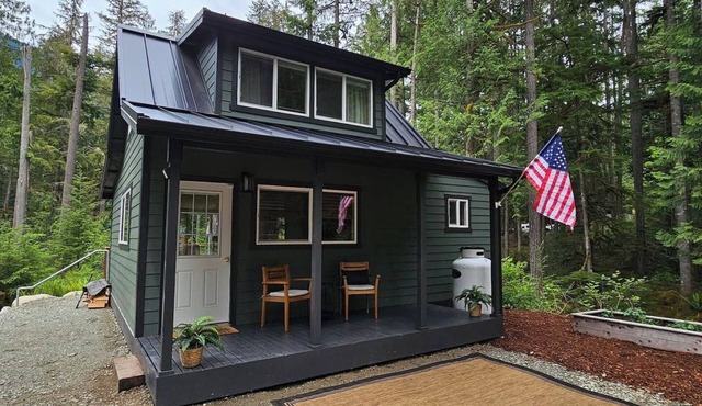 Cascade River Hideaway-Dogs welcome, off-grid