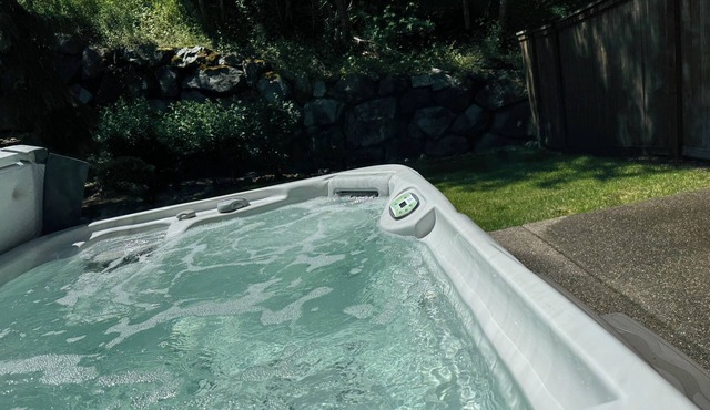 Cascades Retreat with Hottub