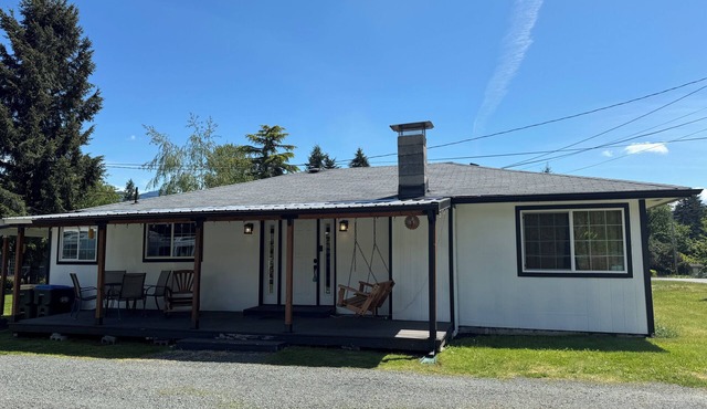 Cascadia Basecamp | AC, pet friendly, close to town