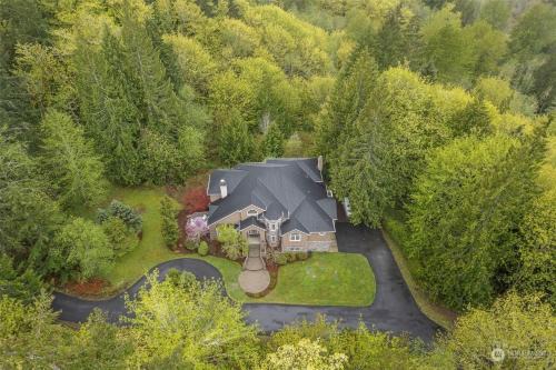 Cascadia Family Mansion, Hot Tub, Game Room, Gym!