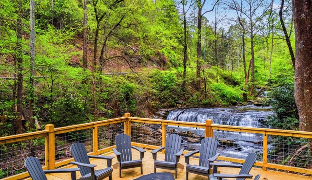 Cascading Falls Lodge ~ Private Waterfall & Pickleball Court