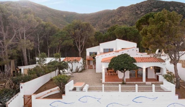Caseta Pi a vacation home for 6 people by the sea