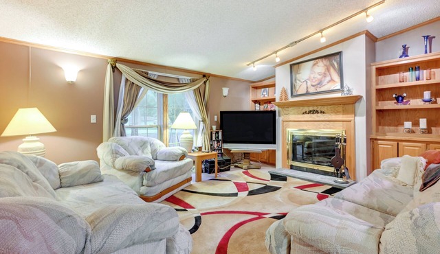 Caseville Home: Walk to Beach on Lake Huron!
