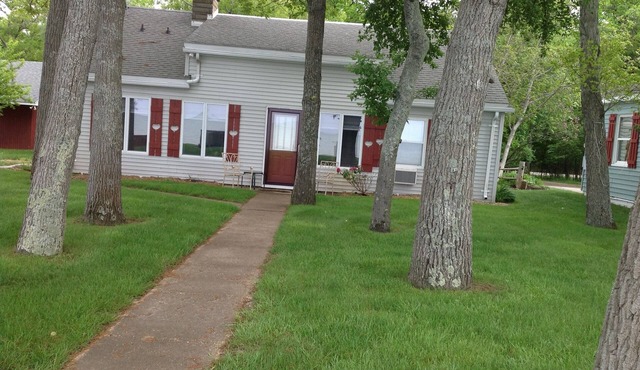 Caseville, Mi (Sand Point Area Cottage Rental) Cute, Cozy Cottage.
