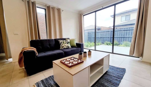 Casey Green Estate 3 bedrooms Narre Warren home