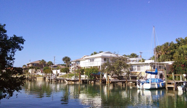 Casey Key 2-Bed Dockside Bay View with Beach Access