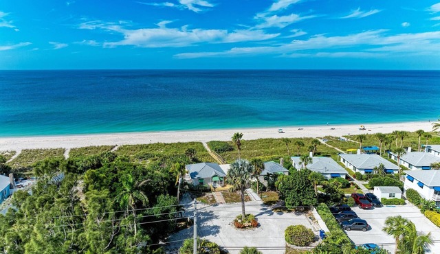 Casey Key Beachfront Escape: Charming 1BR Cottage