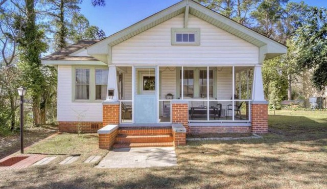 Casey's Cottage- Georgia Ave