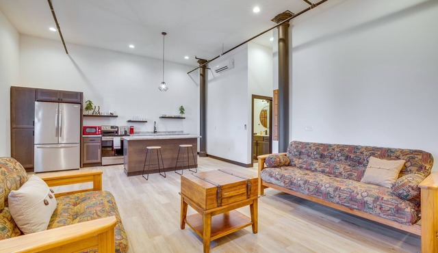 Cashton Studio Apartment: Steps to Downtown!