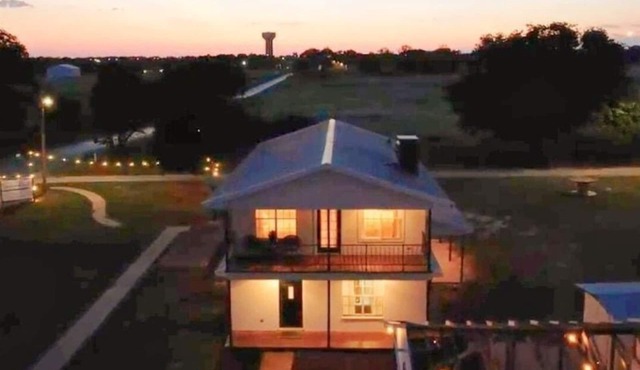 Casino Hospitality Retreat - 2 Mins to WinStar