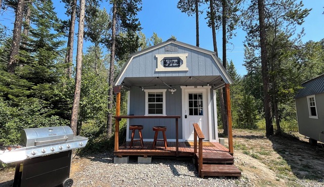 Casita 1, Tiny Home in Wood Area, 1 Mile From Glacier Entrance- 2 Guests