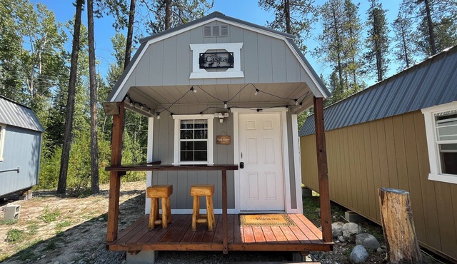 Casita 2, Tiny Home in Wood Area, 1 Mile From Glacier Entrance- 2 Guests