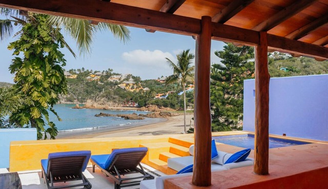 Casita 302 | Beachfront & jacuzzi