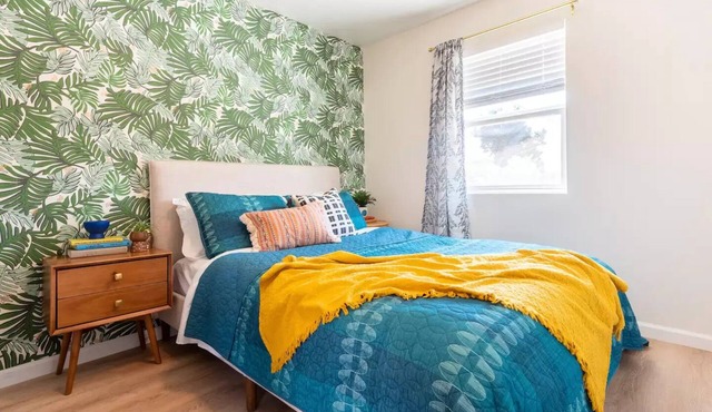 Casita Amarilla, Unique Tiny Home near Downtown SD w/Private yard