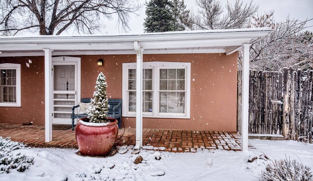 Casita Ana | Cozy Retreat Near Canyon Road