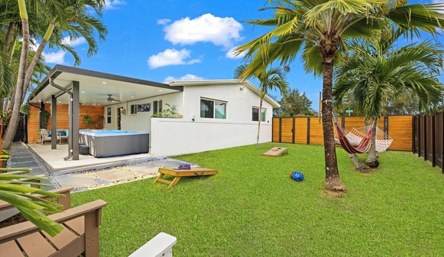 Casita Coral: 5-Star Stay with King Bed, Hot Tub, Backyard Oasis, & Pet-Friendly