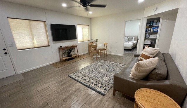 Casita D: Full kitchen, in-unit laundry, spacious comfortable living