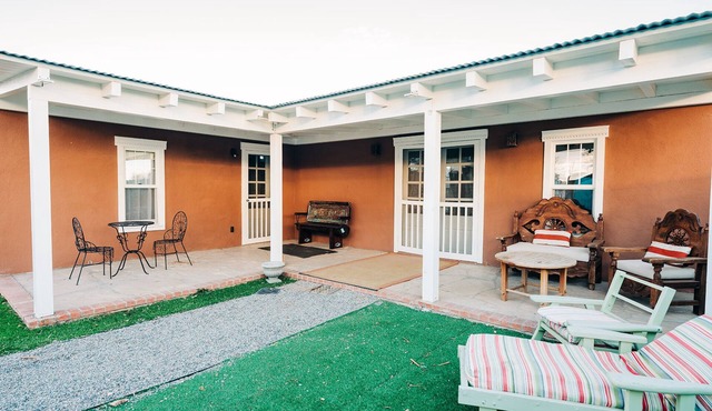 Casita de los Abuelos (Studio)