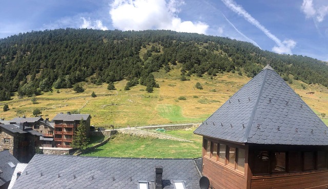 Casita de madera a Peu del Riu Incles. Sol y Nieve