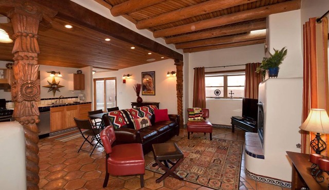 Casita De Soledad - Two Spacious Private Courtyards And Portal.