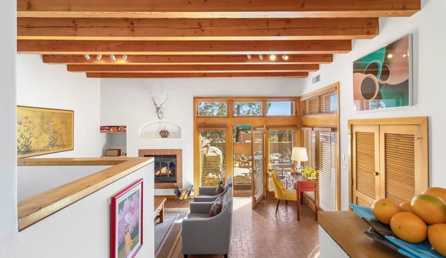 Casita del Mirador - Well-Appointed Home w/Kiva Fireplace, Sunset Views, & Pool
