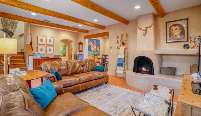 Casita Del Norte ~ Private Adobe Home ~ Plaza/Museums/5-Star Dining/Pickle Ball