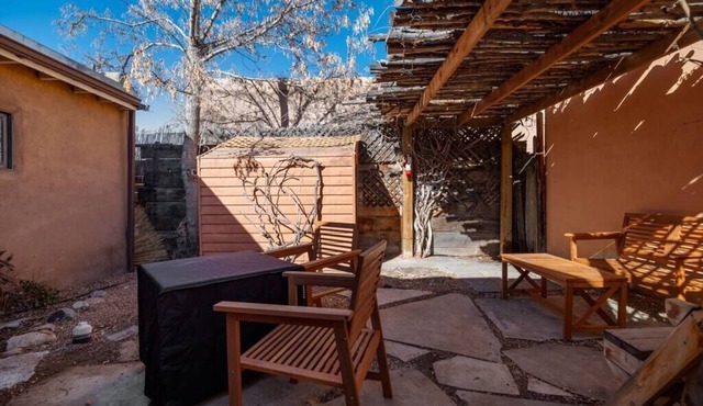 Casita Gomez- Patio | Studio | Railyard District