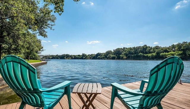 Casita Grove-2 Lakeside Homes w/Casita & Boat Lift