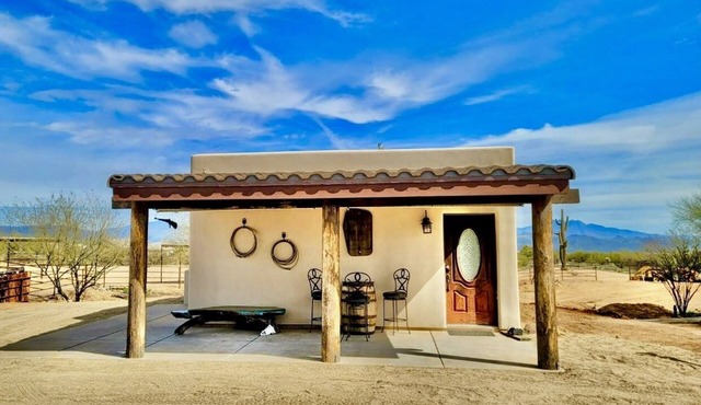 Casita & Horse Stalls -1 block to Tonto Nat'l Forest
